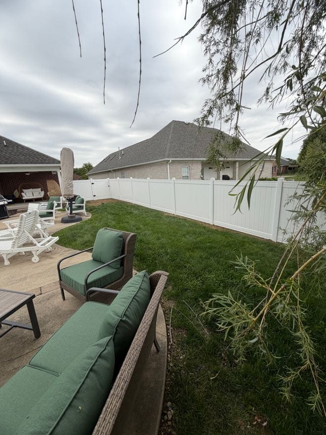 White vinyl privacy fence