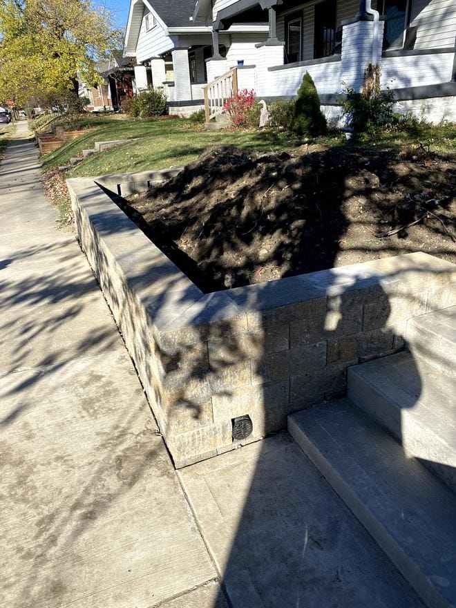 Block retaining wall